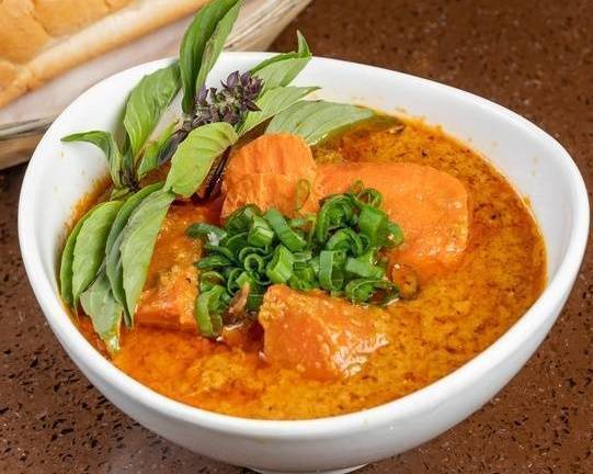 241 - Red Curry Beef with Roti (红咖喱牛薄饼)